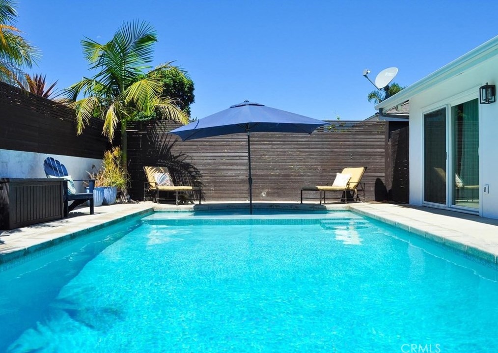 8542 Sable Dr, Huntington Beach, CA 92646-7034