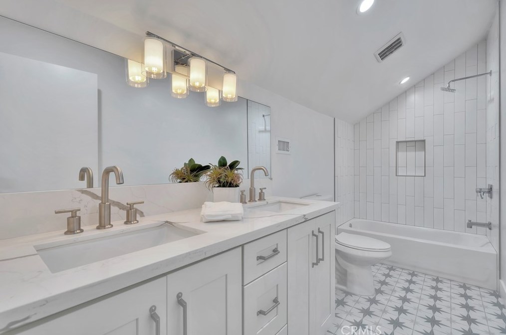 9521 Landfall Dr, Huntington Beach CA  92646-8211 exterior