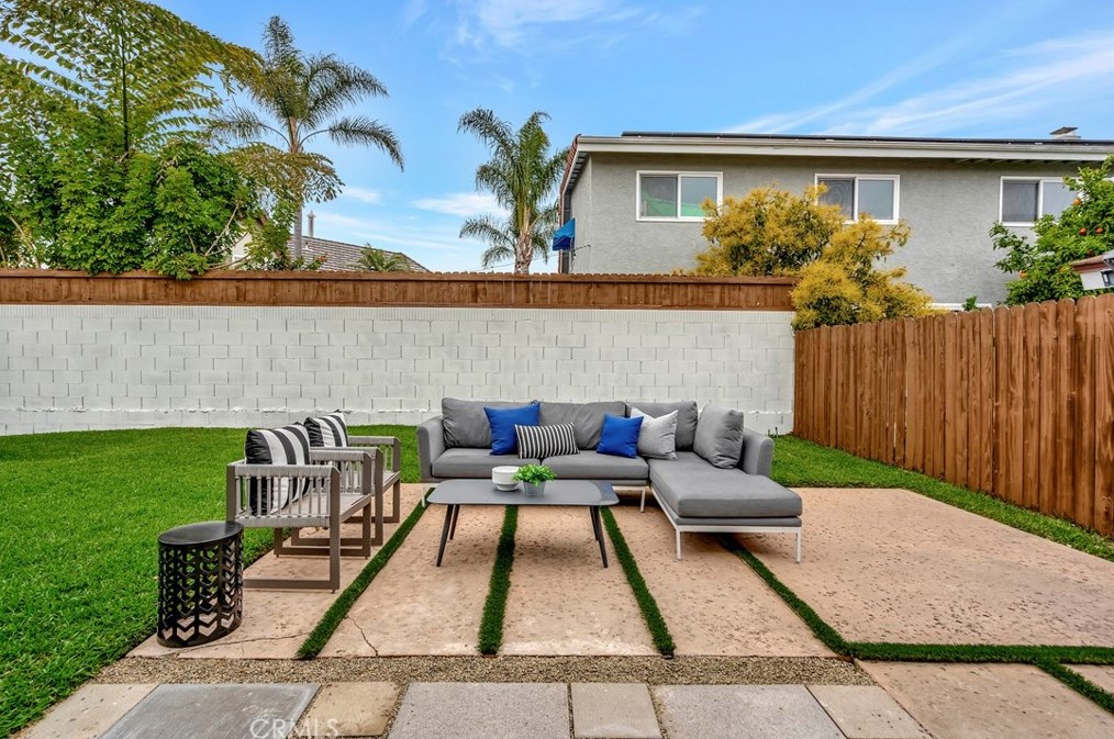 9521 Landfall Dr, Huntington Beach CA  92646-8211 exterior