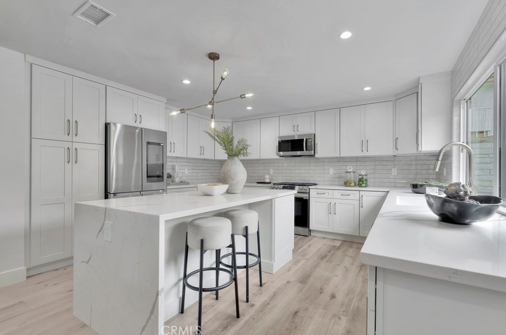 9521 Landfall Dr, Huntington Beach CA  92646-8211 exterior