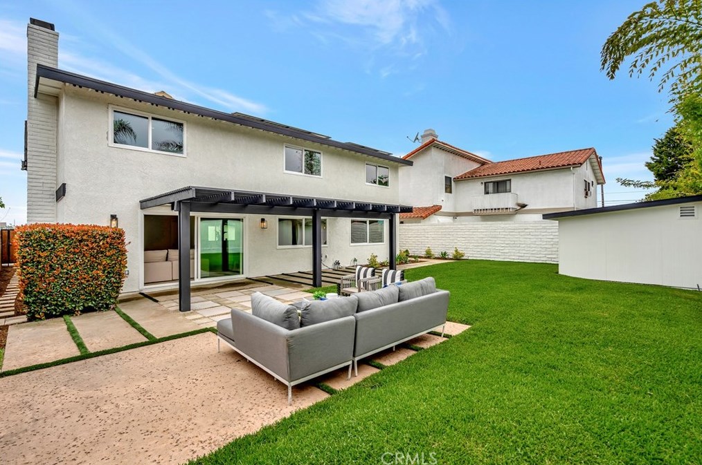 9521 Landfall Dr, Huntington Beach CA  92646-8211 exterior