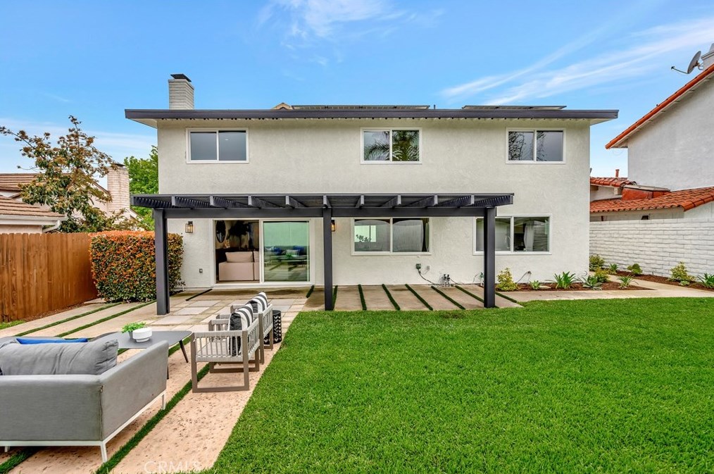 9521 Landfall Dr, Huntington Beach CA  92646-8211 exterior