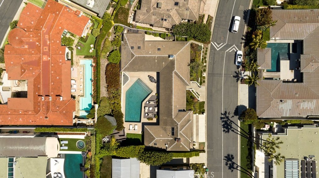 2526 Monaco Dr, Laguna Beach CA  92651-1009 exterior