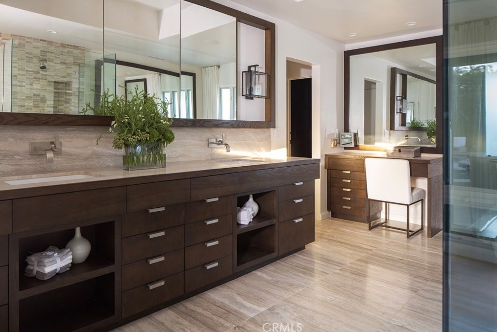 2526 Monaco Dr, Laguna Beach CA  92651-1009 exterior