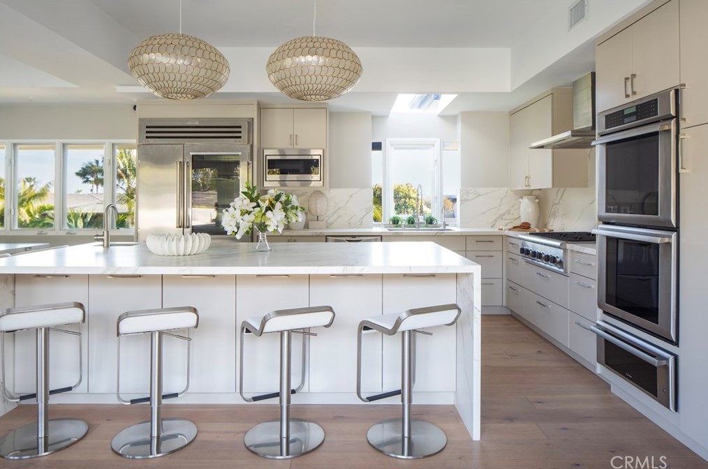 2526 Monaco Dr, Laguna Beach CA  92651-1009 exterior