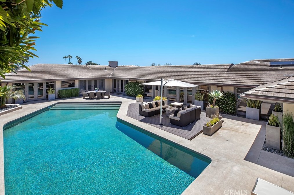 2526 Monaco Dr, Laguna Beach CA  92651-1009 exterior