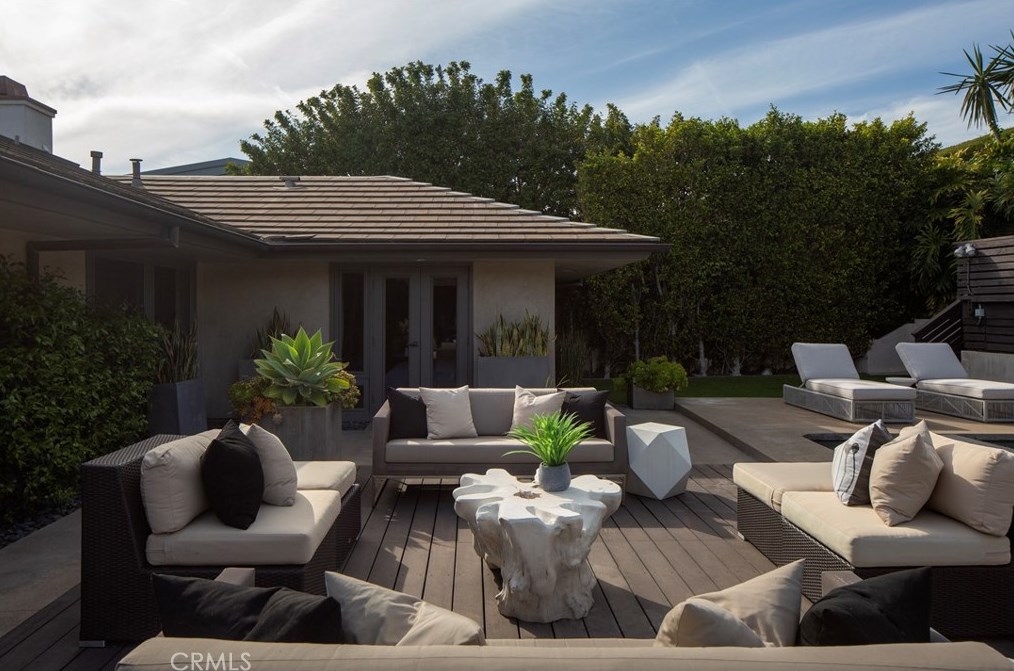 2526 Monaco Dr, Laguna Beach CA  92651-1009 exterior