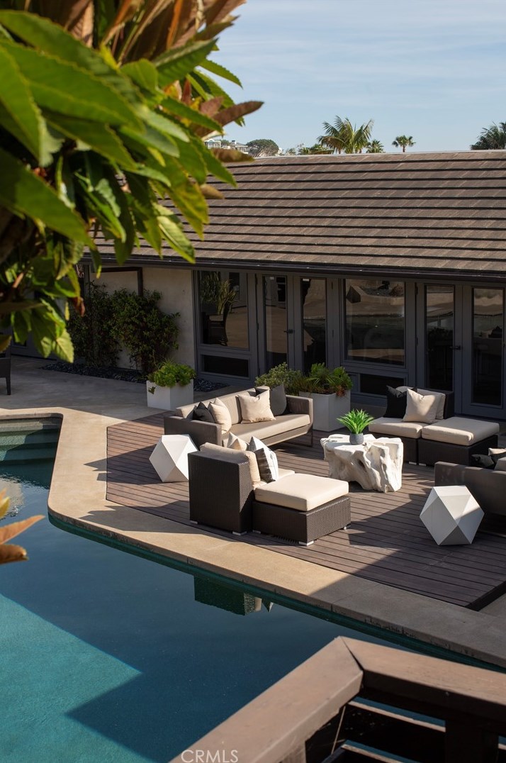 2526 Monaco Dr, Laguna Beach CA  92651-1009 exterior
