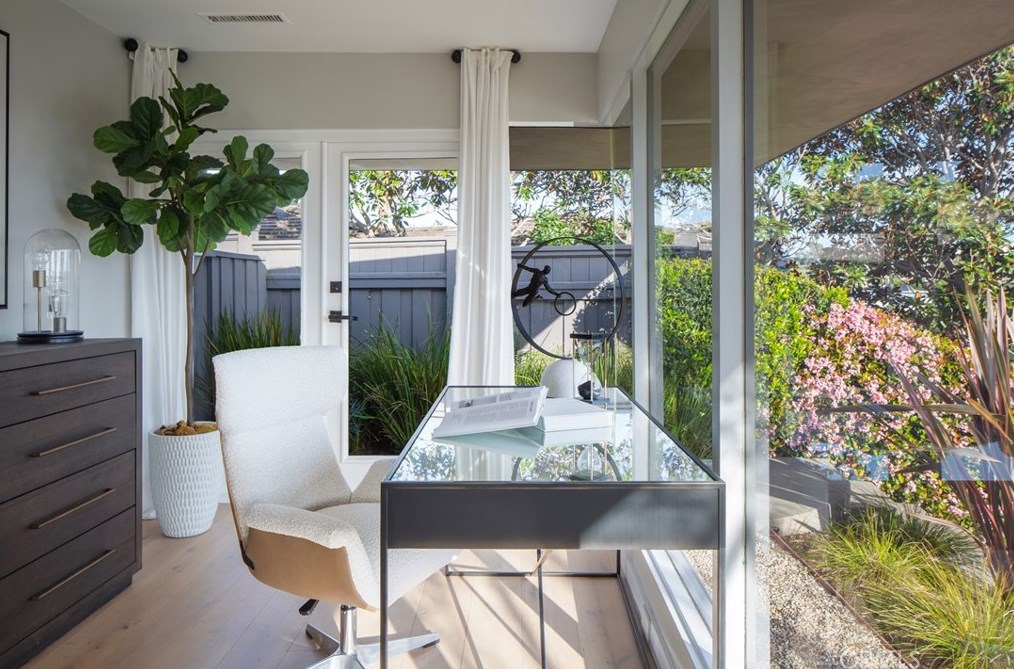 2526 Monaco Dr, Laguna Beach CA  92651-1009 exterior