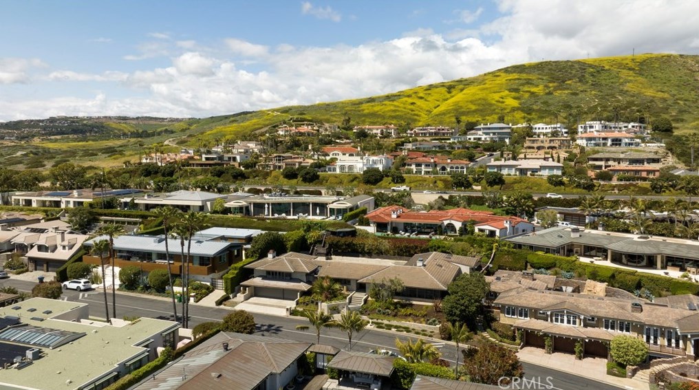2526 Monaco Dr, Laguna Beach CA  92651-1009 exterior