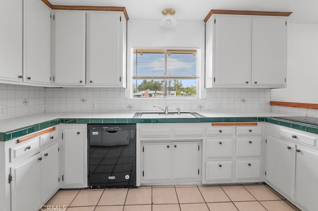 2043 Oakland Ave, Hemet, CA 92544-3176