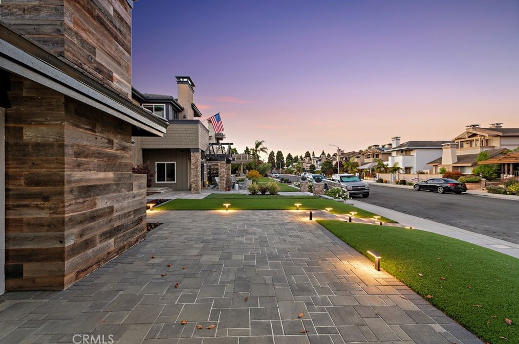 1915 Pine St, Huntington Beach, CA 92648-2762