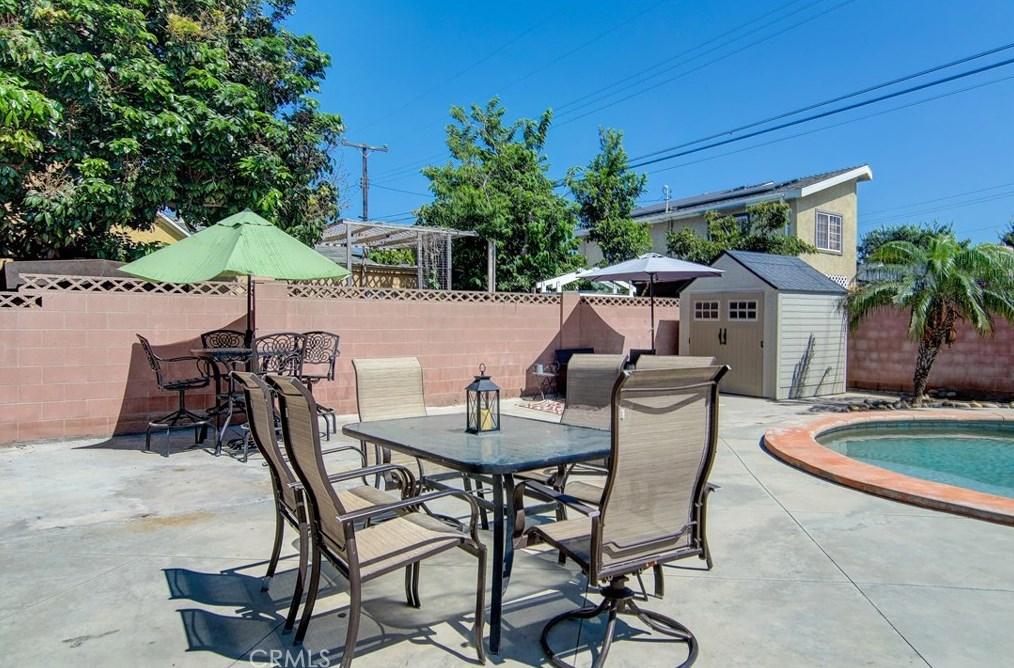 6271 Cherokee Dr, Westminster CA  92683-2003 exterior