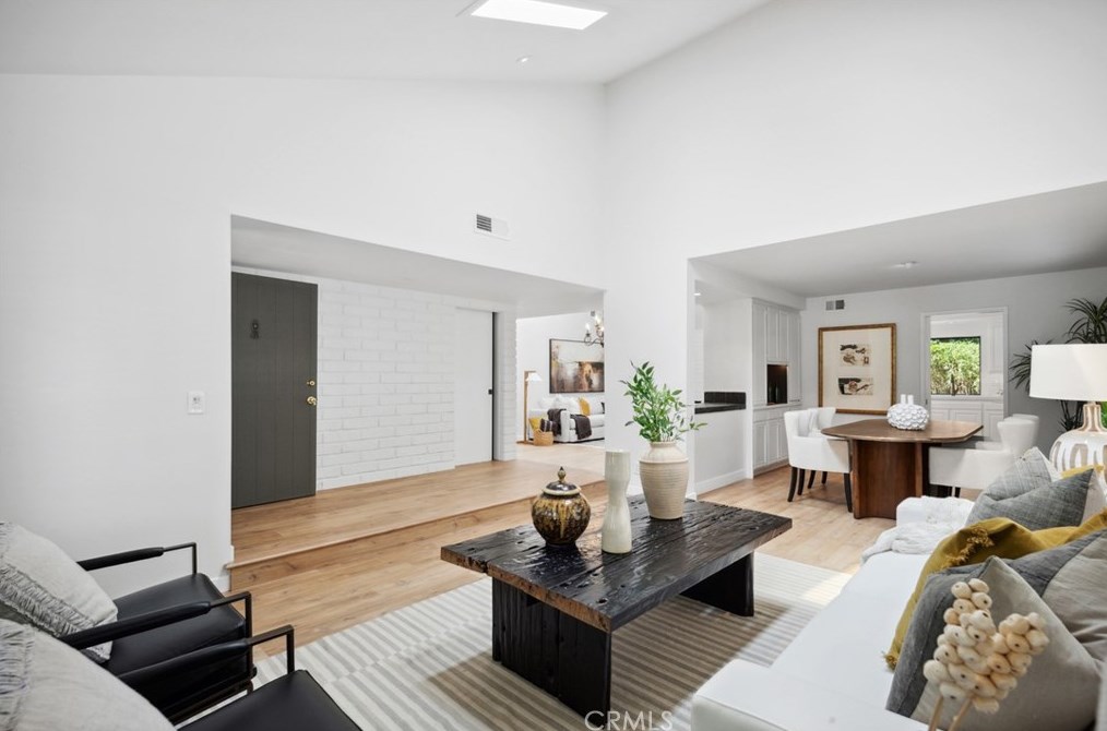 1822 Tanager Dr, Costa Mesa, CA 92626-4848