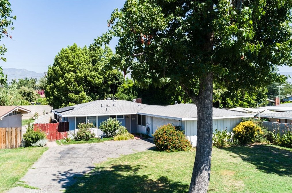 327 Elizabeth Ln, Upland, CA 91786