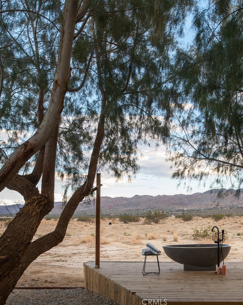 5725 Sunfair Rd, Joshua Tree CA  92252 exterior