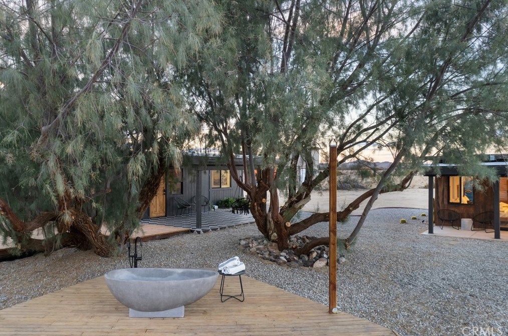 5725 Sunfair Rd, Joshua Tree CA  92252 exterior