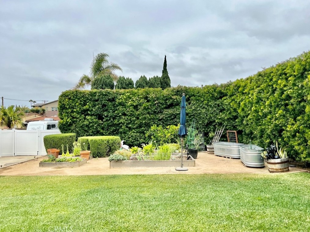 348 22nd St, Costa Mesa, CA 92627