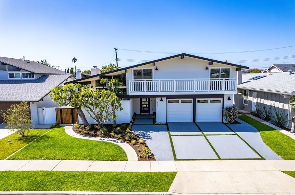 17421 Alta Vista Cir, Huntington Beach CA  92647-6130 exterior