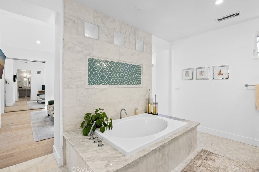 2442 Orange Ave, Costa Mesa CA  92627-1319 exterior