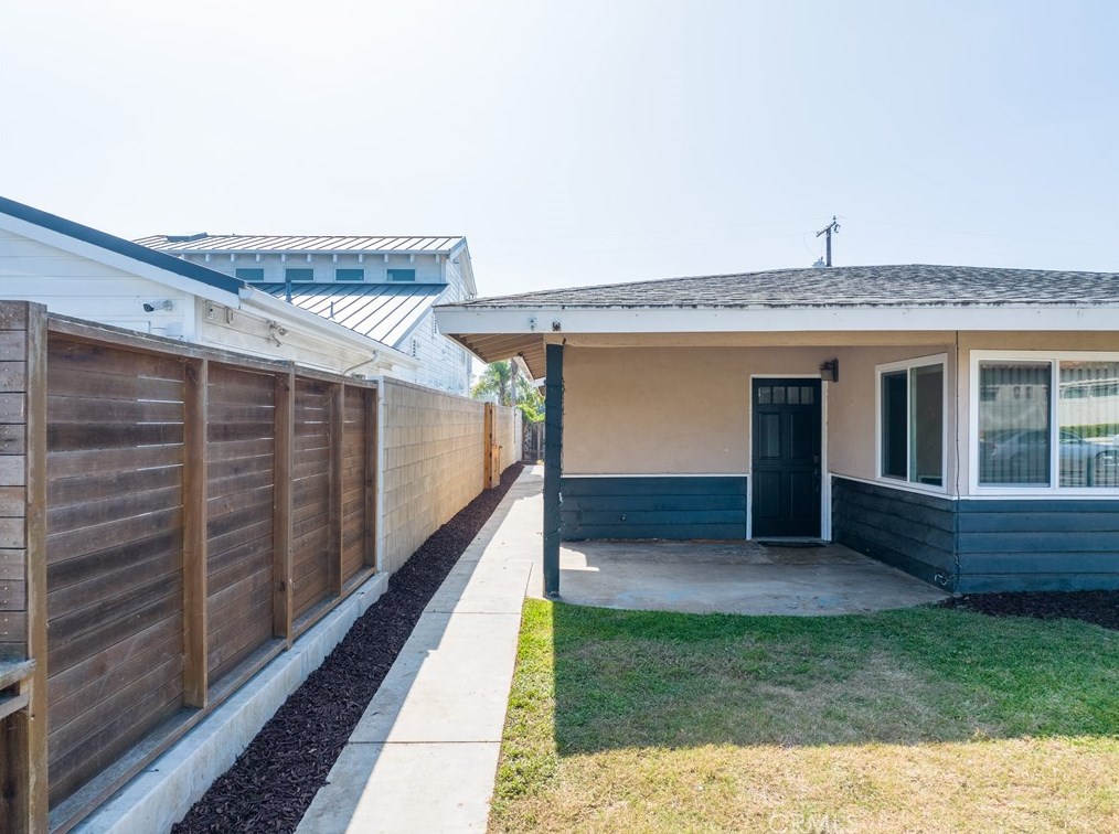 231 Knox St, Costa Mesa, CA 92627-3743