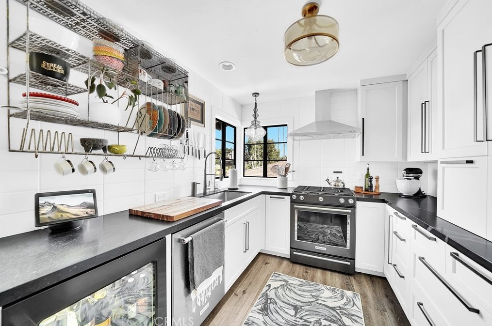 2440 Santa Ana Ave, Costa Mesa, CA 92627