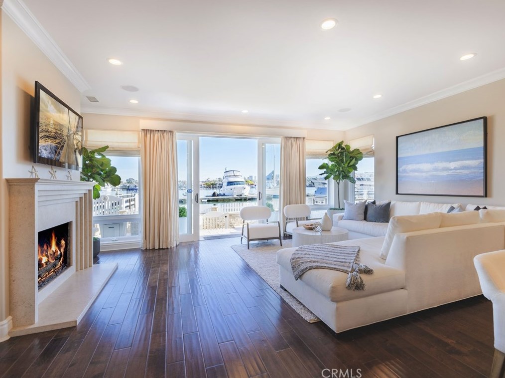 423 E Edgewater Ave, Newport Beach, CA 92661