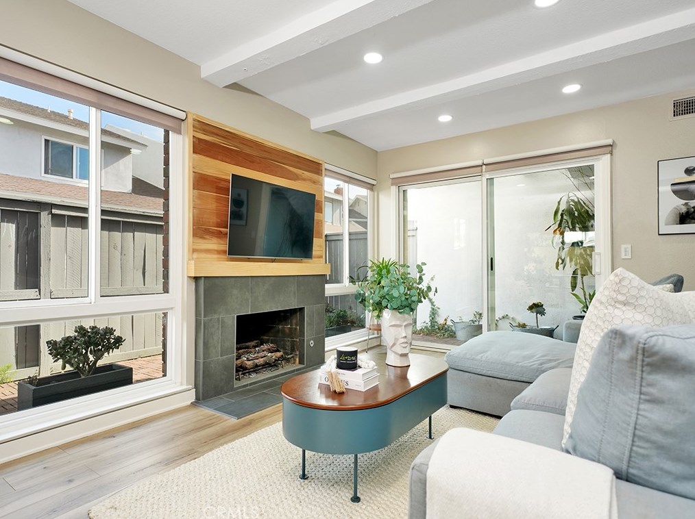 610 Shasta Ln, Costa Mesa, CA 92626-3100