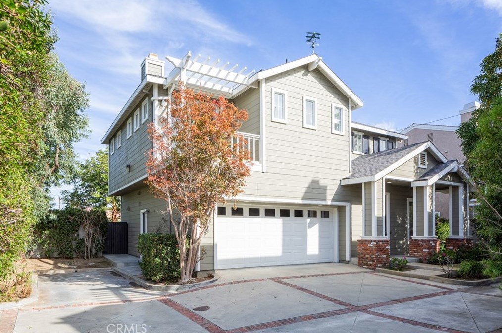 370 16th St, Costa Mesa, CA 92627-4716