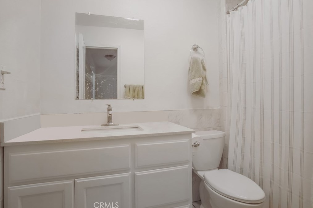 1033 Msn Dr, Costa Mesa CA  92626-4251 exterior