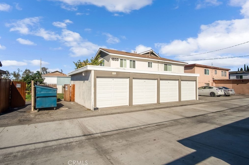 1033 Msn Dr, Costa Mesa CA  92626-4251 exterior