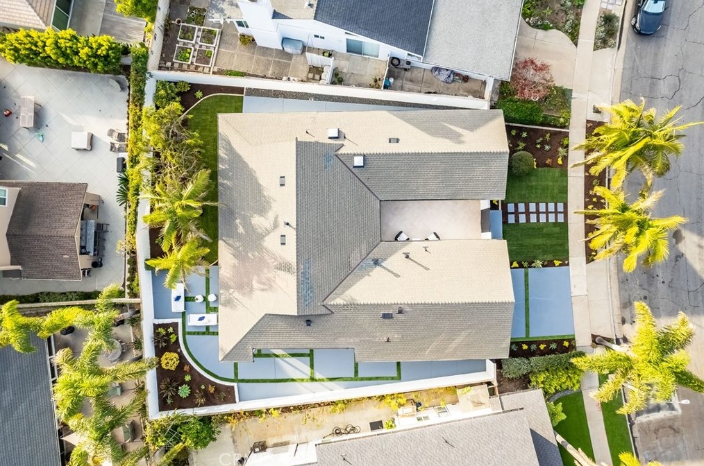 17011 Roundhill Dr, Huntington Beach, CA 92649
