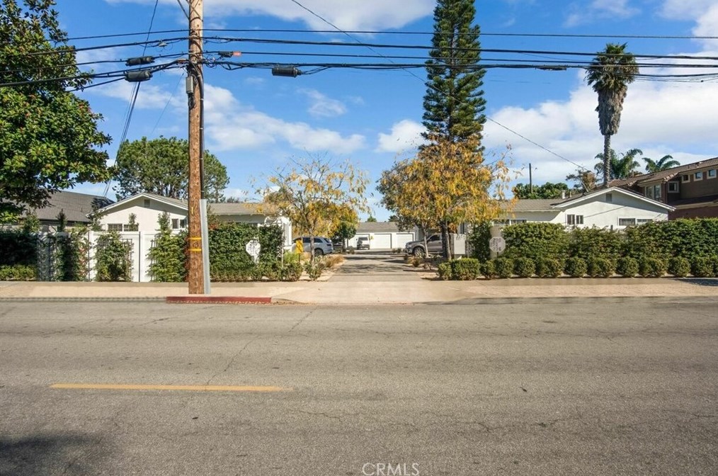 266 20th St, Costa Mesa, CA 92627-2218
