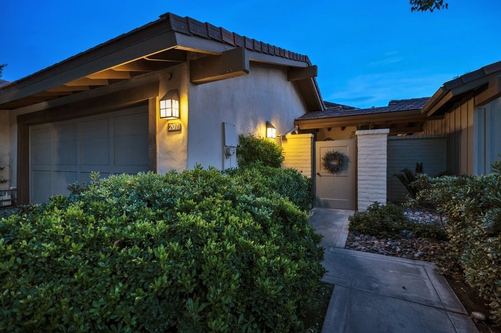 207 Bouquet Canyon Dr, Palm Desert, CA 92211-3202