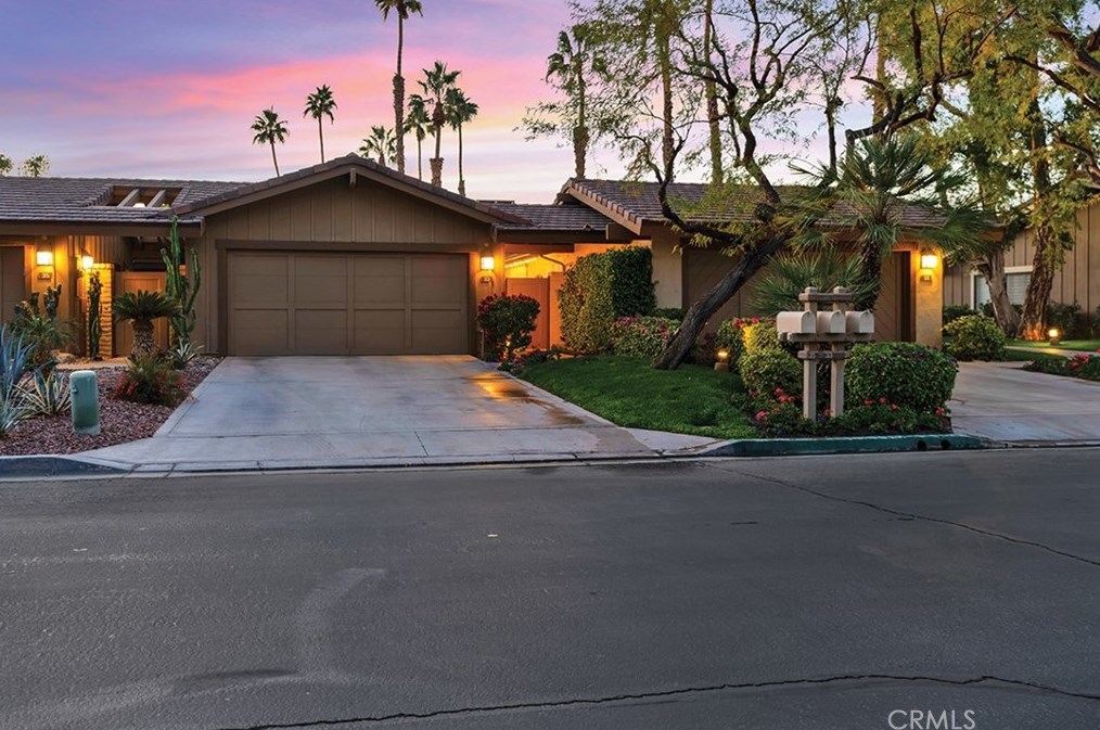 33 Blue River Dr, Palm Desert, CA 92211-3253