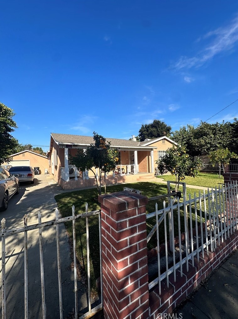 437 8th St, Pomona, CA 91766-3416