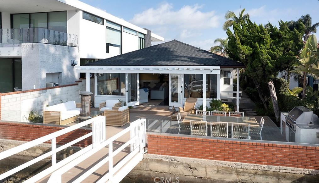 5446 The Toledo, Long Beach CA  90803-3933 exterior