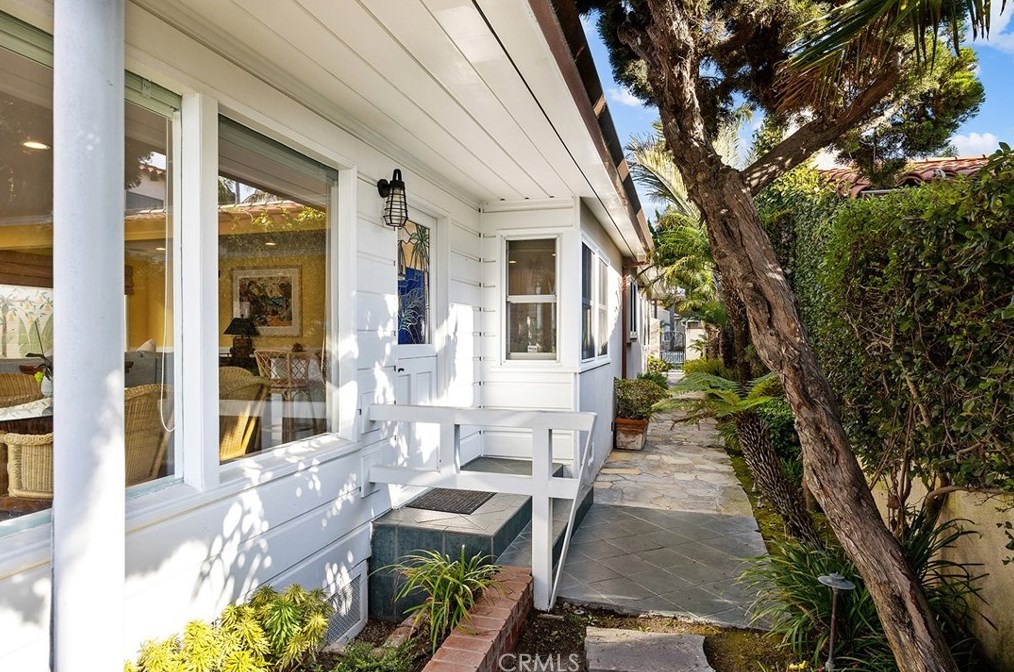 5446 The Toledo, Long Beach CA  90803-3933 exterior