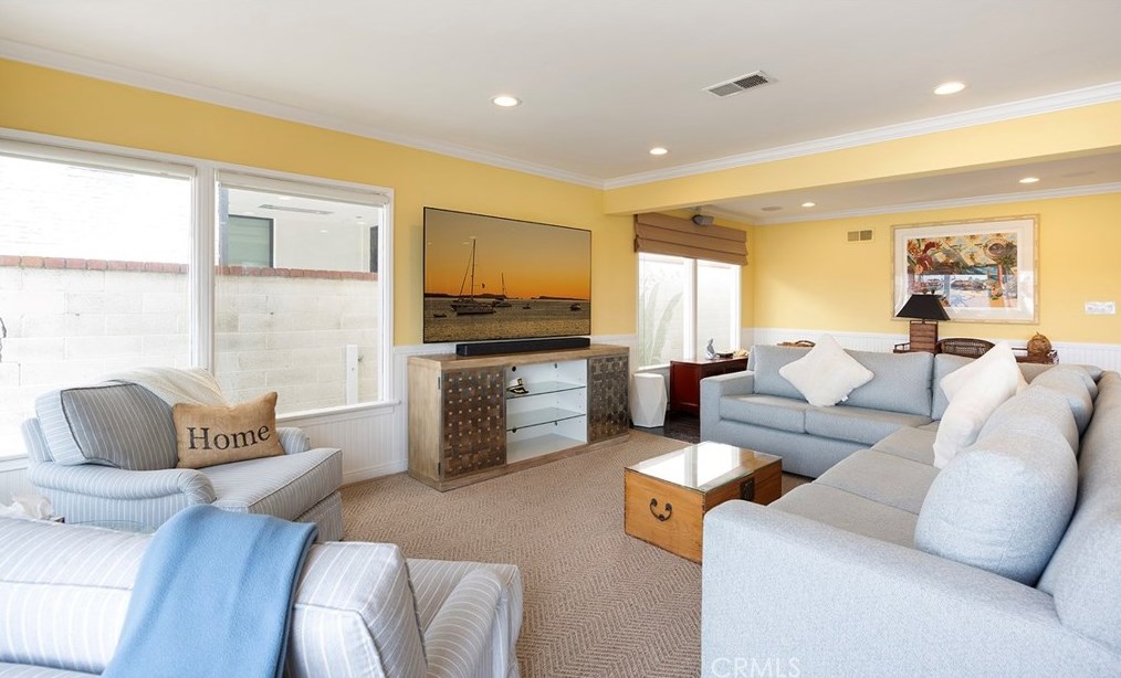 5446 The Toledo, Long Beach CA  90803-3933 exterior