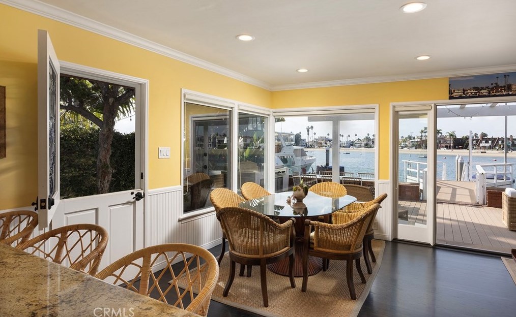 5446 The Toledo, Long Beach CA  90803-3933 exterior