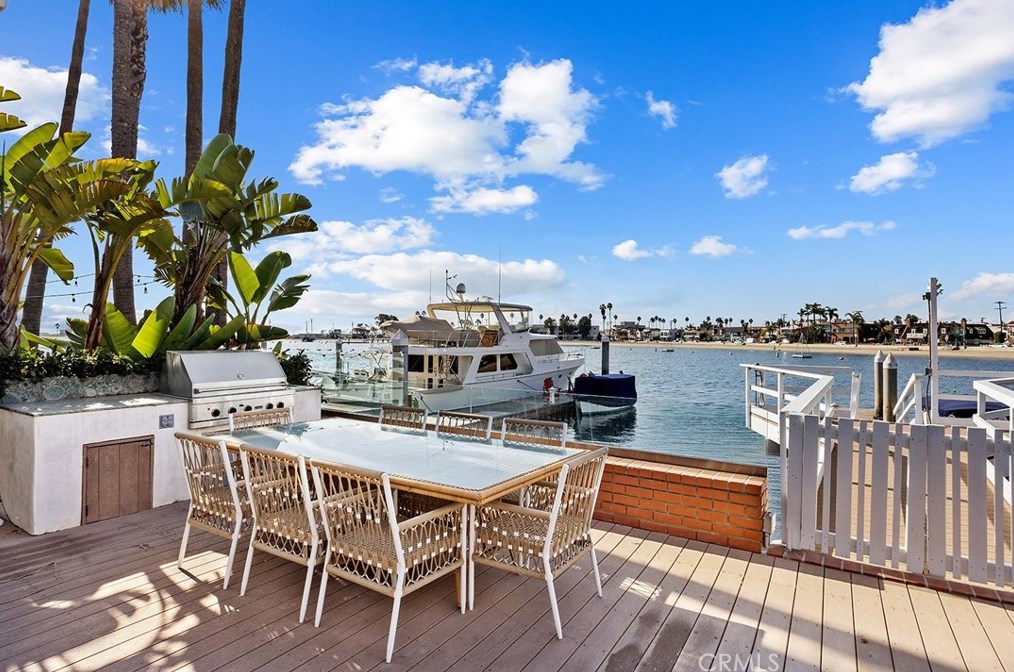 5446 The Toledo, Long Beach CA  90803-3933 exterior