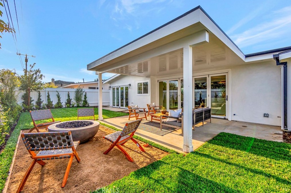 270 Sierks St, Costa Mesa CA  92627-2152 exterior