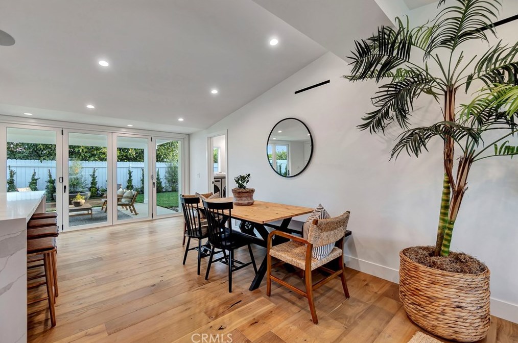 270 Sierks St, Costa Mesa CA  92627-2152 exterior