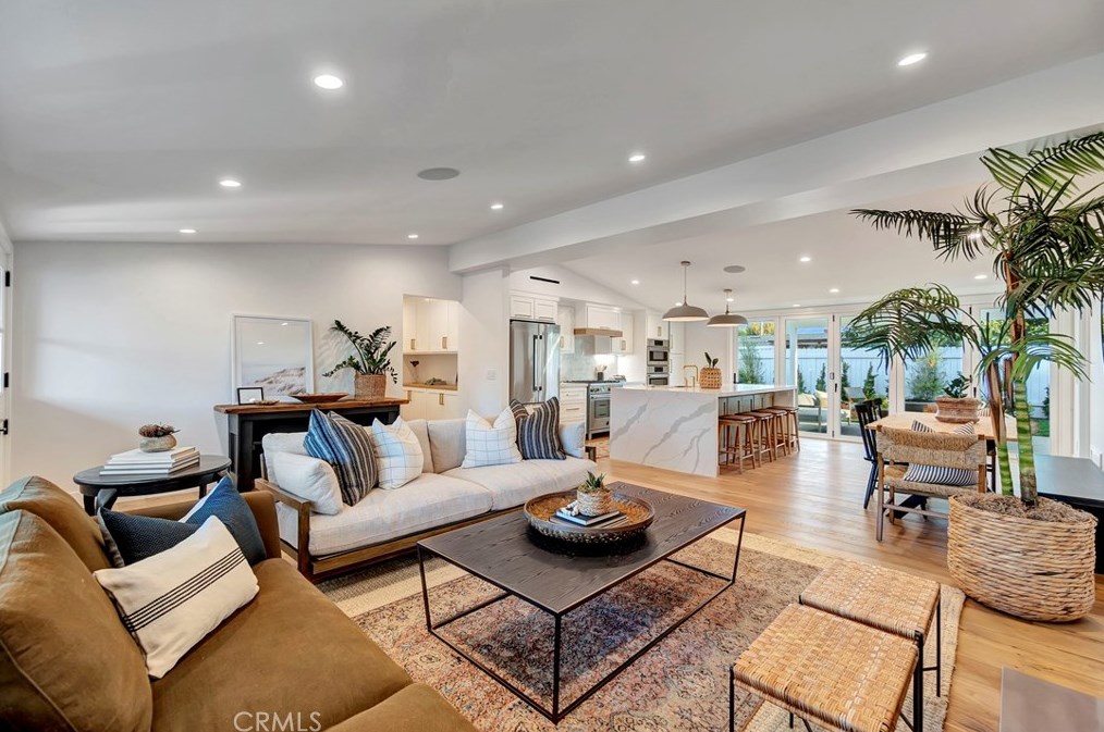 270 Sierks St, Costa Mesa CA  92627-2152 exterior