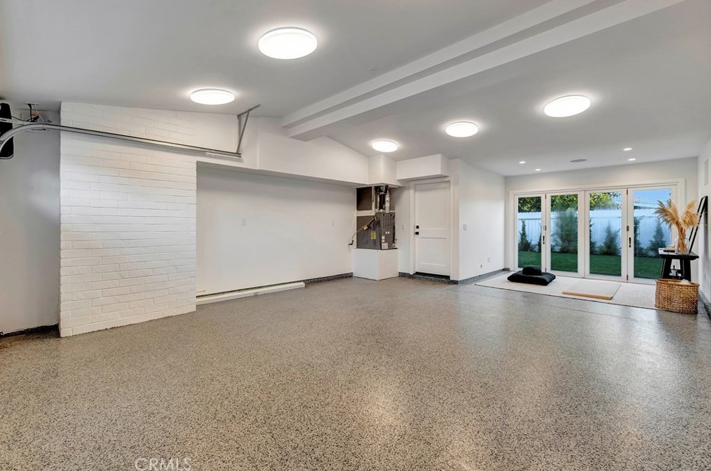 270 Sierks St, Costa Mesa CA  92627-2152 exterior