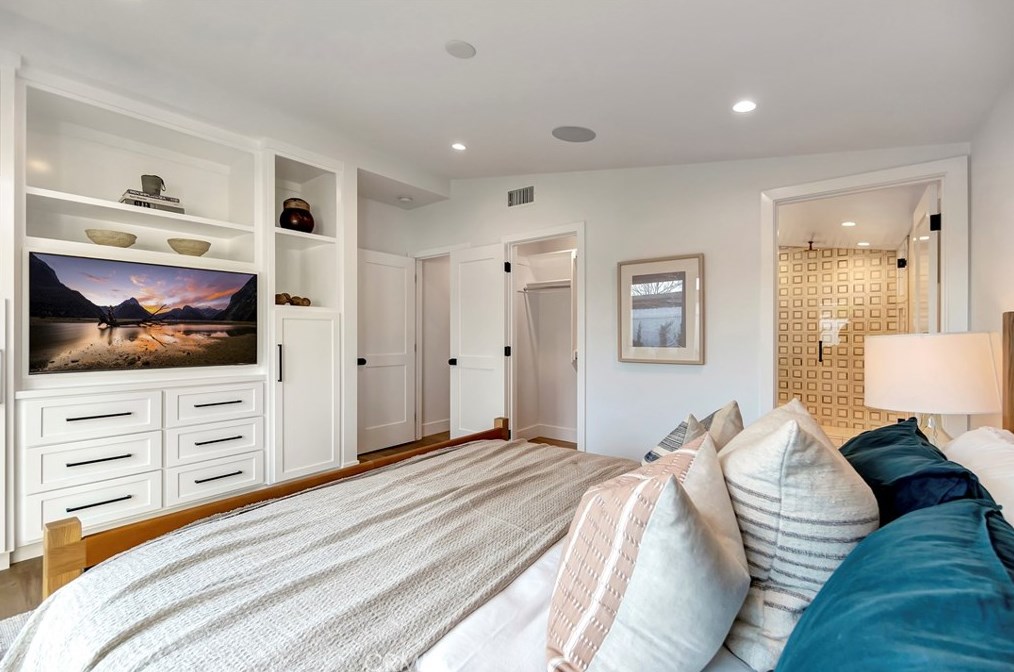 270 Sierks St, Costa Mesa CA  92627-2152 exterior