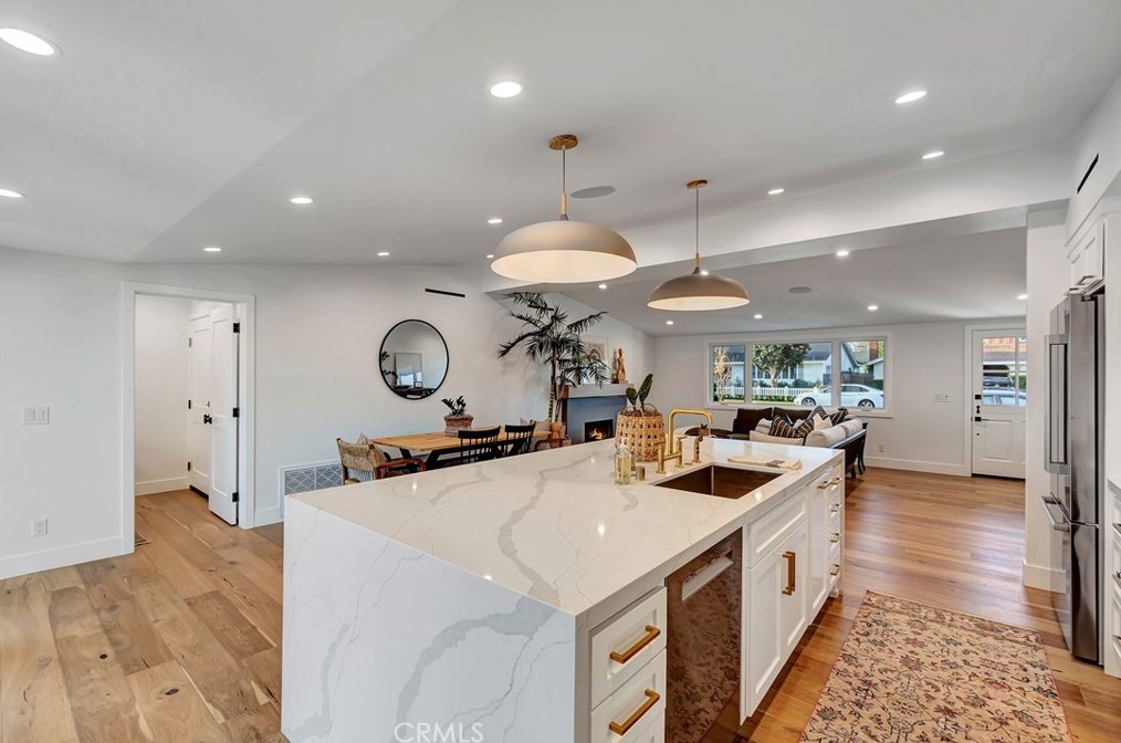 270 Sierks St, Costa Mesa CA  92627-2152 exterior