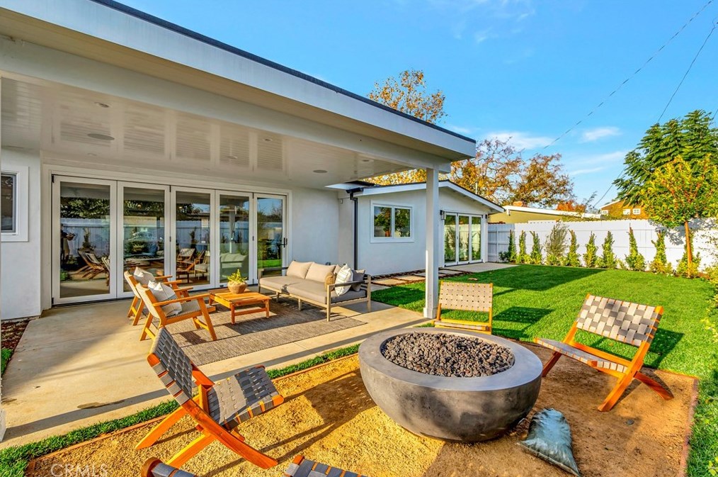 270 Sierks St, Costa Mesa CA  92627-2152 exterior