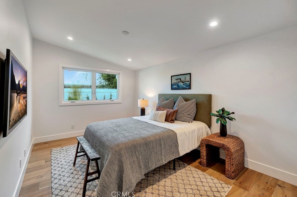 270 Sierks St, Costa Mesa CA  92627-2152 exterior