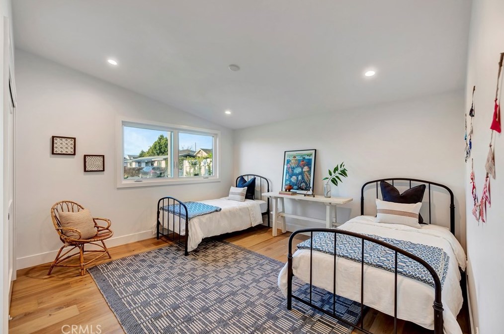 270 Sierks St, Costa Mesa CA  92627-2152 exterior